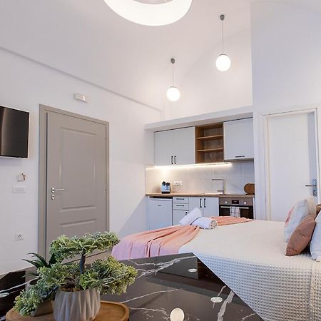 Santorini Villatzio Suites เมซาเรีย ภายนอก รูปภาพ