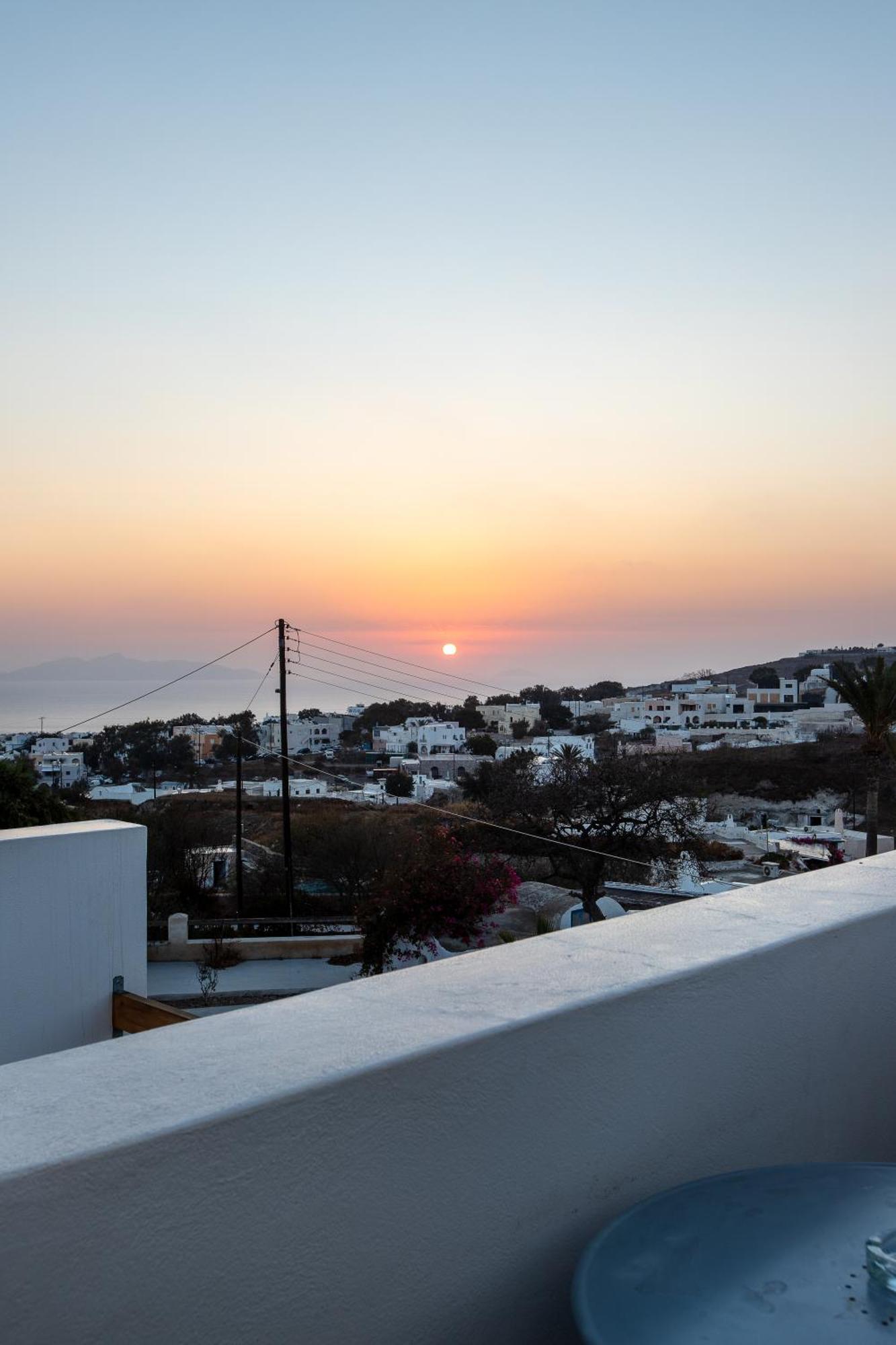 Santorini Villatzio Suites เมซาเรีย ภายนอก รูปภาพ