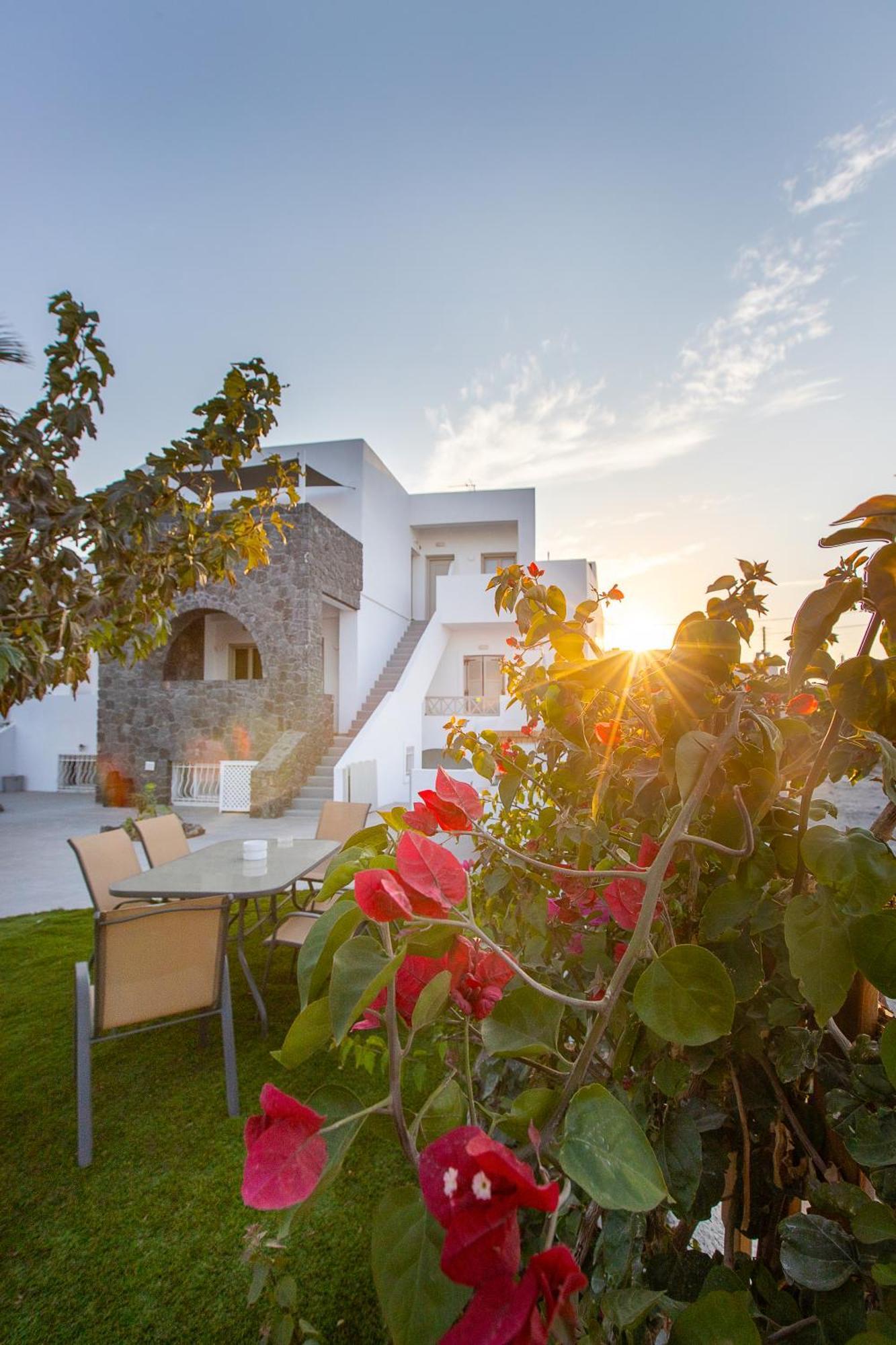 Santorini Villatzio Suites เมซาเรีย ภายนอก รูปภาพ